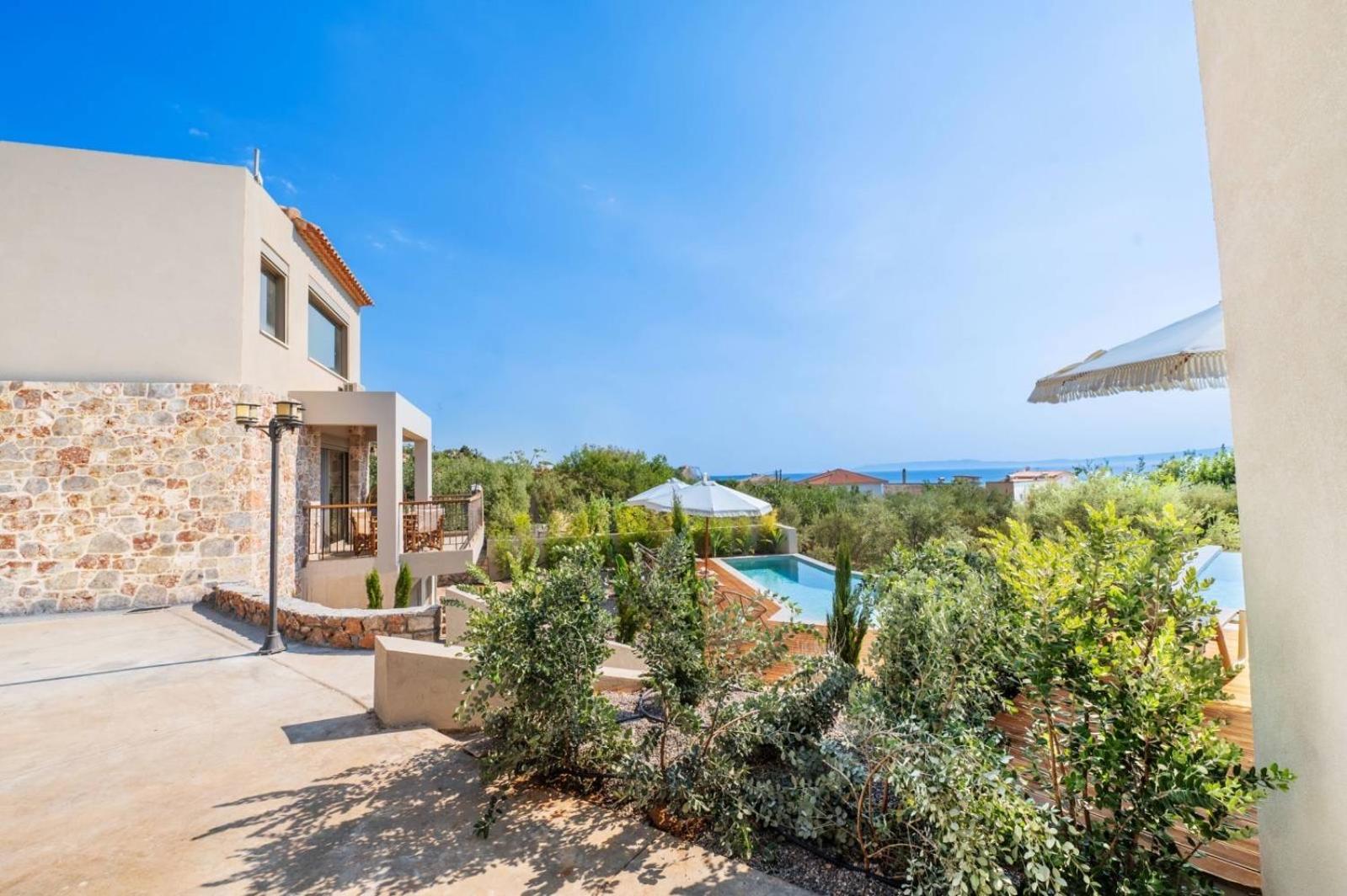 Petradi Suites Kalamata Bagian luar foto